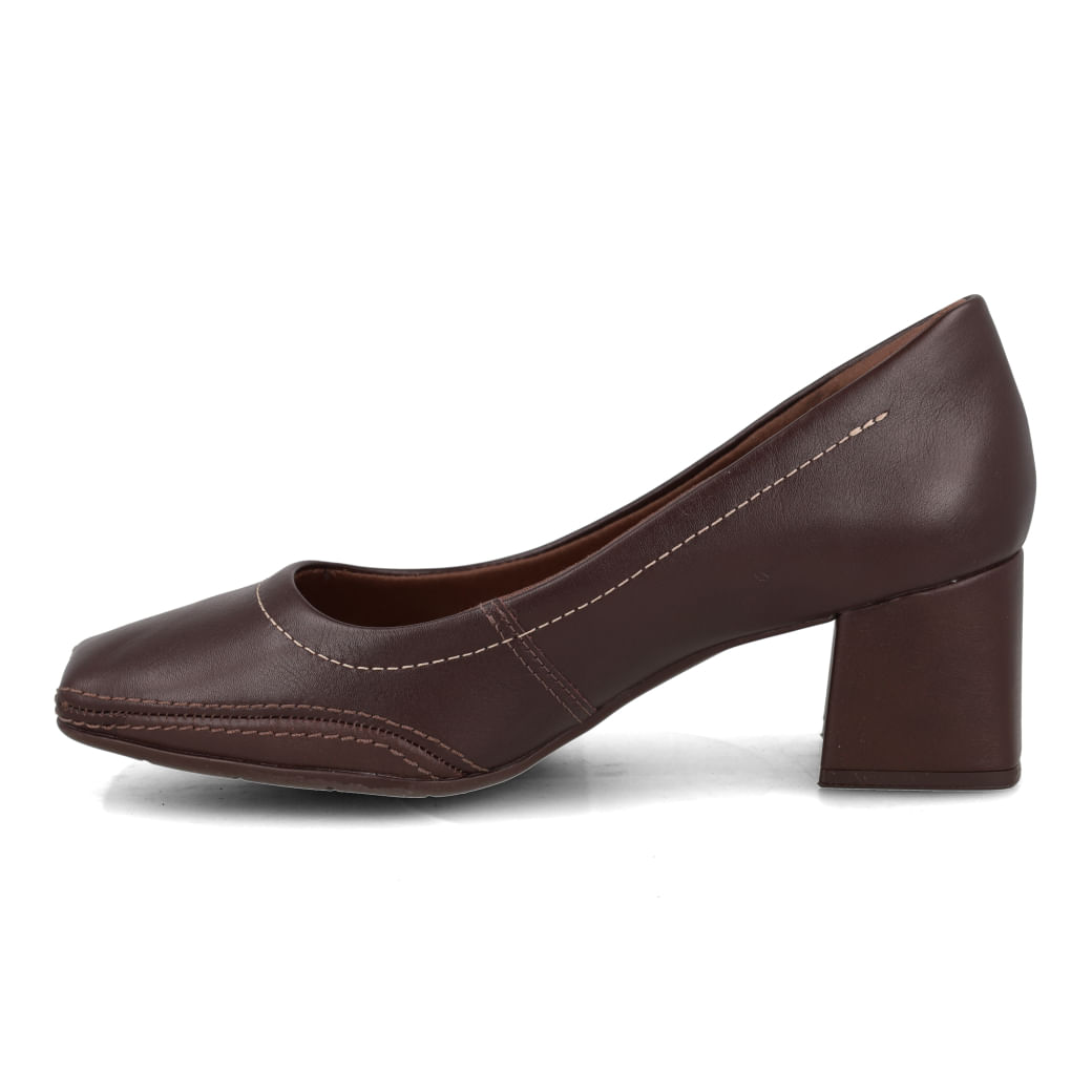 Vista lateral do sapato casual feminino Ramarim em couro napa marrom com salto grosso